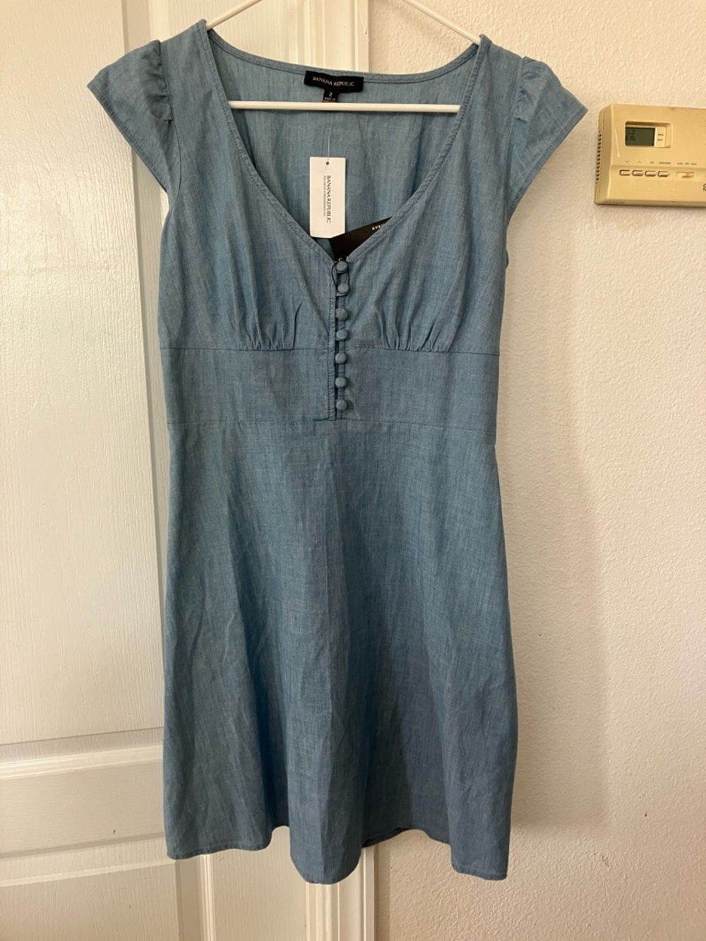 NWT Banana Republic Light Chambray V-Neck Midi Dress in Blue R$129 Size 2